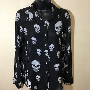 Haley Starr black blouse with skulls design